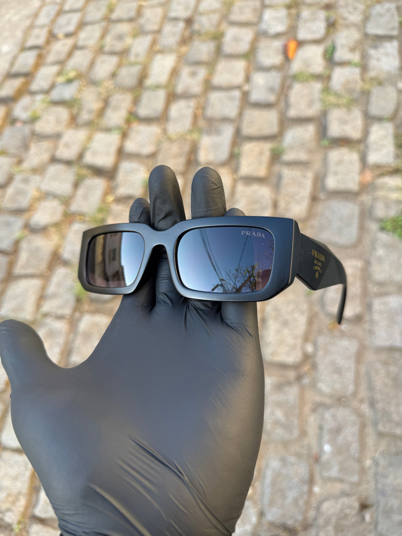 Óculos Prada Retrô All Black