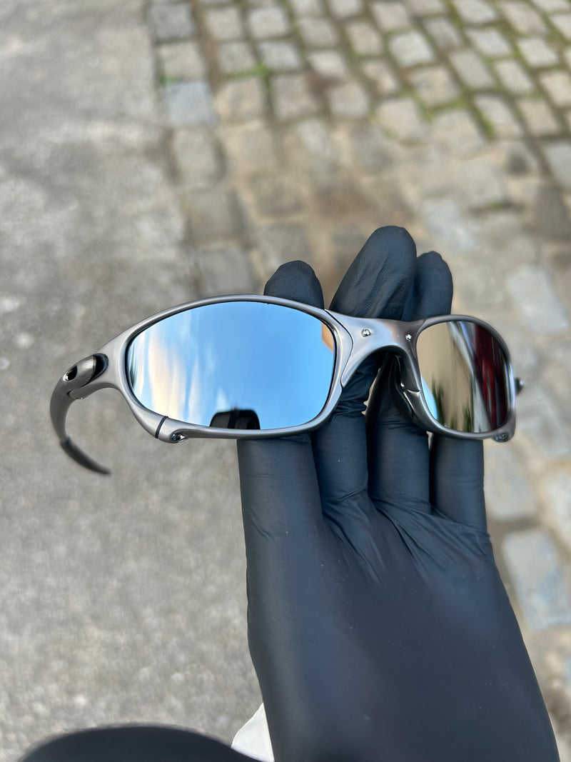 Juliet Carbon Polished Liquid Metal