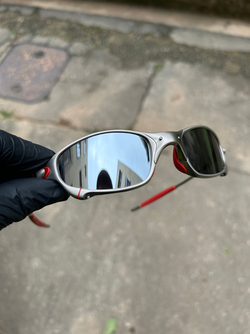 Óculos Oakley Juliet Plasma Liquid Metal c/ Kit Vermelho Ducati Óculos Oakley Juliet Plasma Liquid Metal c/ Kit Vermelho Ducati